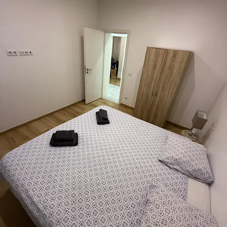 Centre *